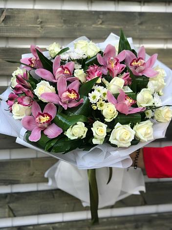 Букет цветов из: Розы и Хризантемы в Рождественском