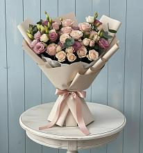 Букет цветов из:  Розы и Лизиантусы в Рождественском