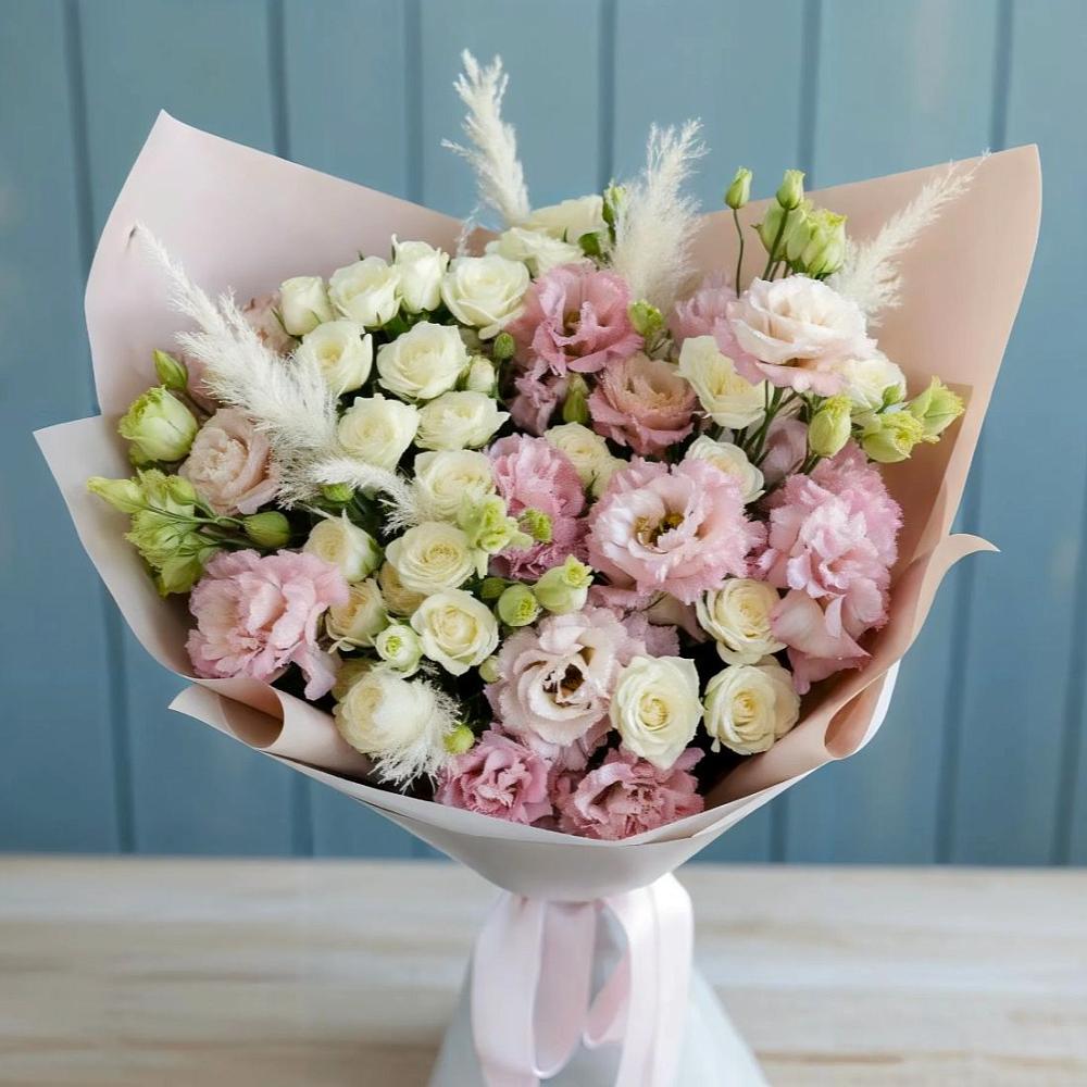 Букет цветов из: Альстромерии и Розы в Рождественском