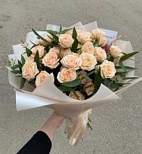 Букет Кремовые розы Латте в Рождественском