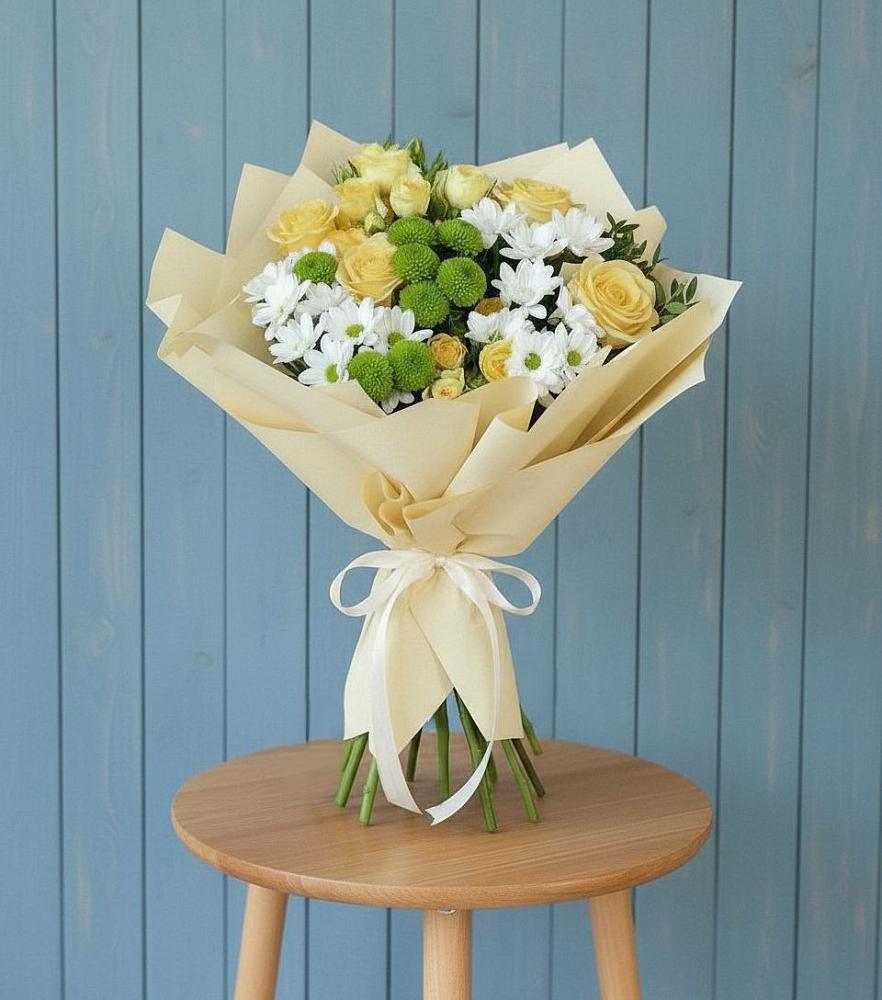 Букет цветов из: Хризантемы и Розы в Рождественском