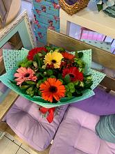 Букет цветов из:  Герберы, Хризантемы и Альстромерии #REPLACE_PRED# Рождественском