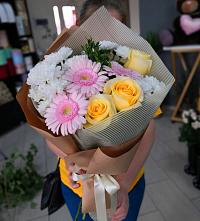 Букет цветов из:  Герберы, Розы и Хризантемы в Рождественском