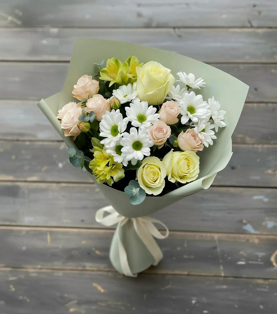 Букет цветов из: Альстромерии, Розы и Хризантемы в Рождественском