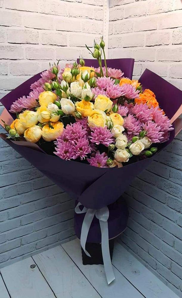 Букет цветов из: Хризантемы и Розы в Рождественском