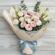 Букет цветов из:  Лизиантусы в Рождественском