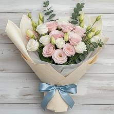 Букет цветов из:  Лизиантусы в Рождественском