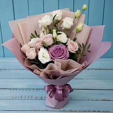 Букет цветов из:  Розы и Лизиантусы в Рождественском