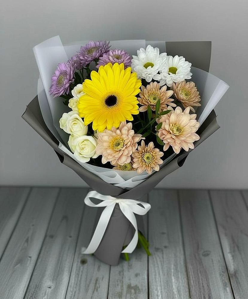 Букет цветов из: Розы, Герберы и Хризантемы в Рождественском