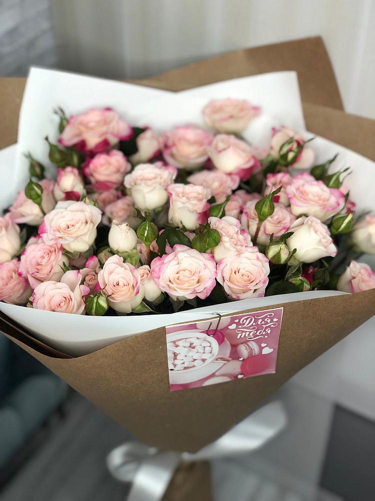 Букет цветов из: Розы в Рождественском