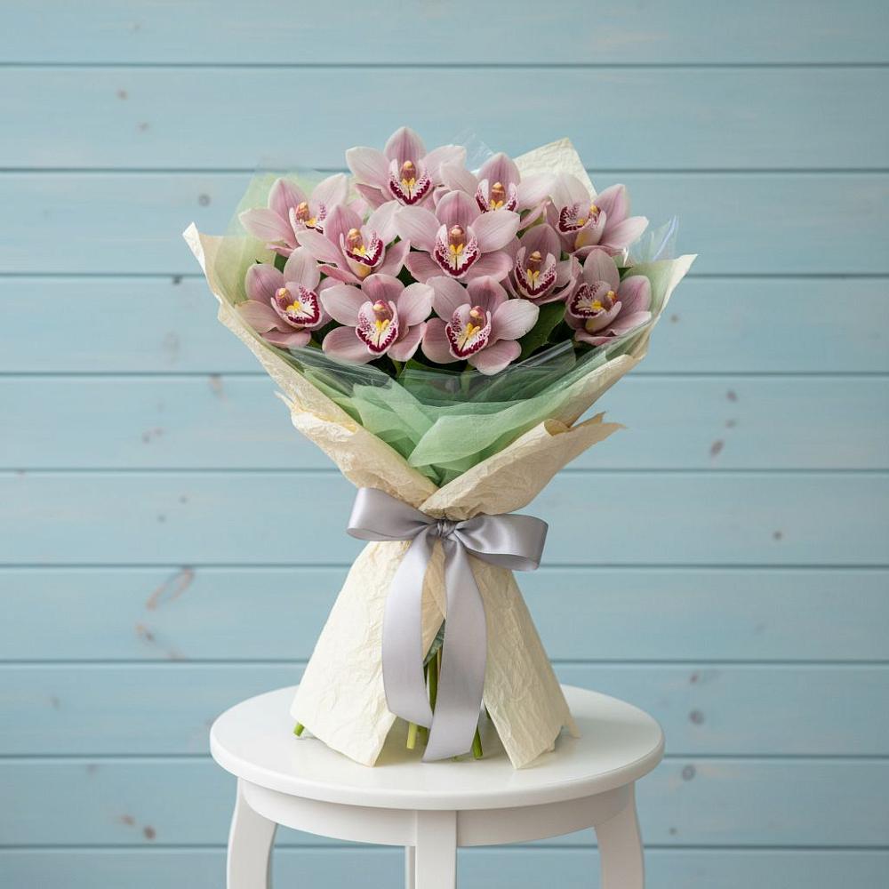 Букет цветов из: Орхидеи и Розы в Рождественском