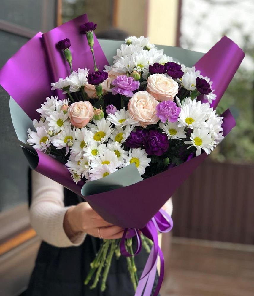 Букет цветов из: Хризантемы, Гвоздики и Розы в Рождественском