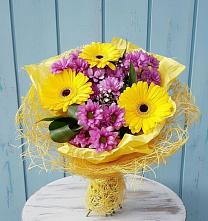 Букет цветов из:  Хризантемы и Герберы в Рождественском
