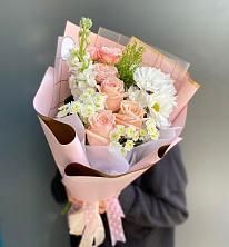 Букет цветов из:  Хризантемы и Розы в Рождественском