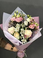 Букет цветов из:  Альстромерии, Розы и Лизиантусы #REPLACE_PRED# Рождественском