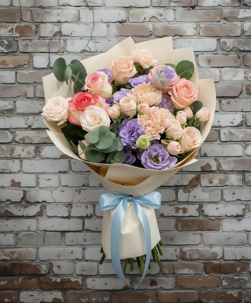 Букет цветов из: Розы, Лизиантусы и Гвоздики в Рождественском