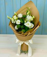 Букет цветов из:  Хризантемы и Лизиантусы в Рождественском