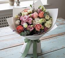 Букет цветов из:  Розы, Лизиантусы и Гвоздики в Рождественском