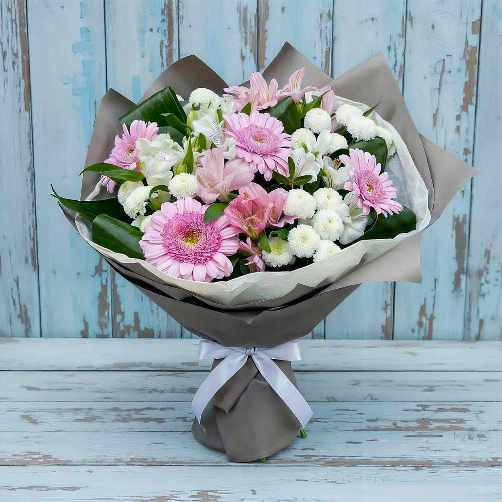 Букет цветов из: Герберы, Альстромерии и Хризантемы в Рождественском