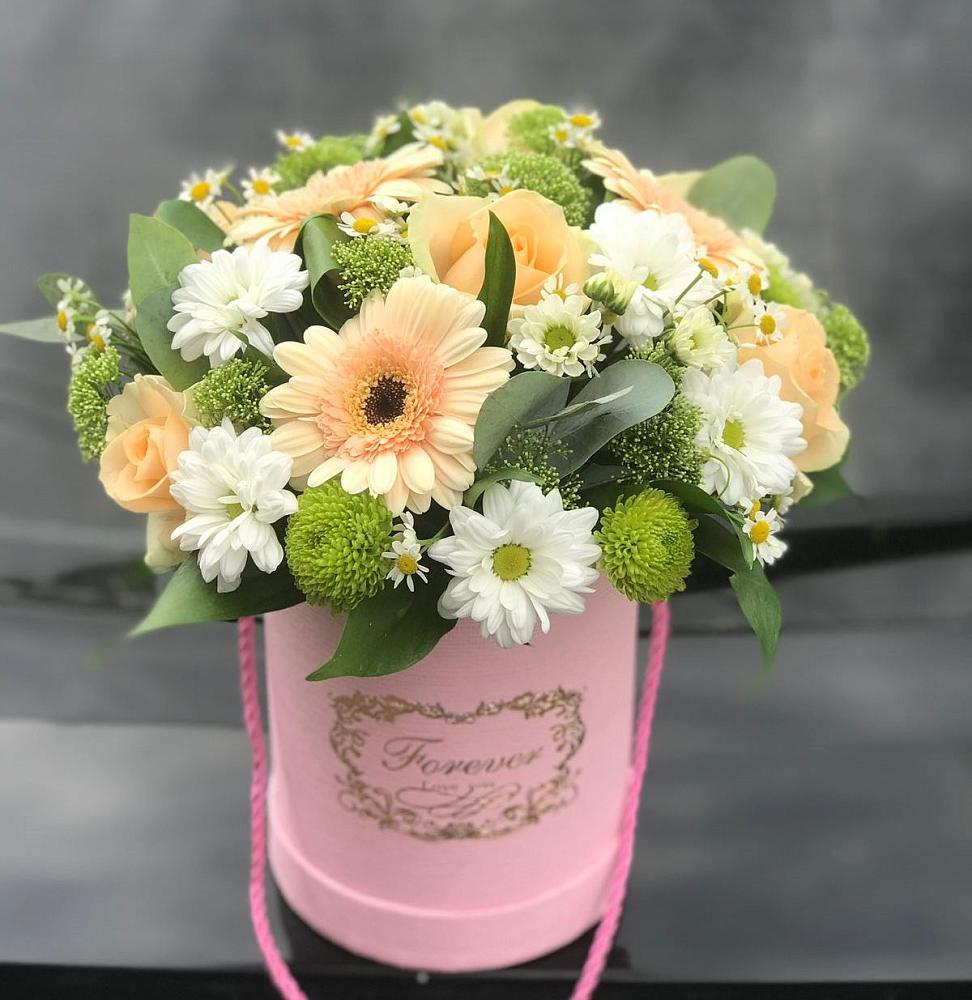 Цветочная композиция из Розы, Герберы и Хризантемы в шляпной коробке в Рождественском