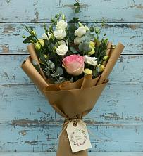 Букет цветов из:  Розы и Лизиантусы в Рождественском