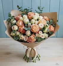 Букет цветов из:  Альстромерии и Розы в Рождественском