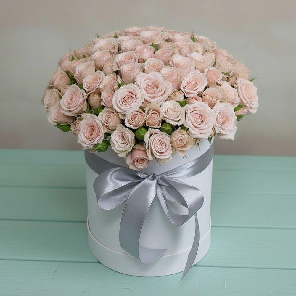 Цветочная композиция из Розы в шляпной коробке в Рождественском